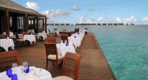 The Residence Maldives at Falhumaafushi : Restauration